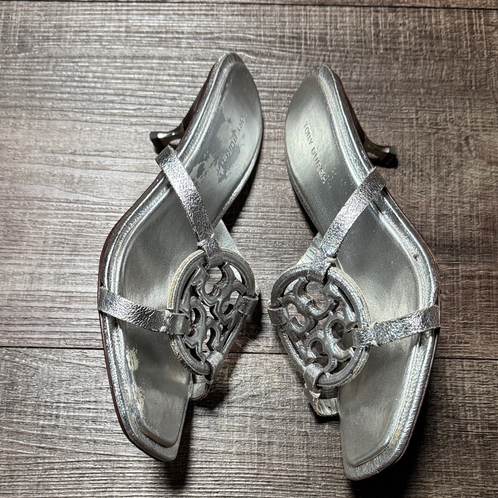 Tory Burch Miller Bombé Low Heel Sandals in metallic silver leather - Picture 3 of 13